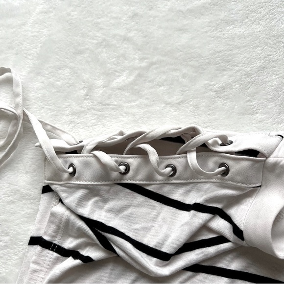 Reitmans Laced Shoulder Top - Picture 3 of 7